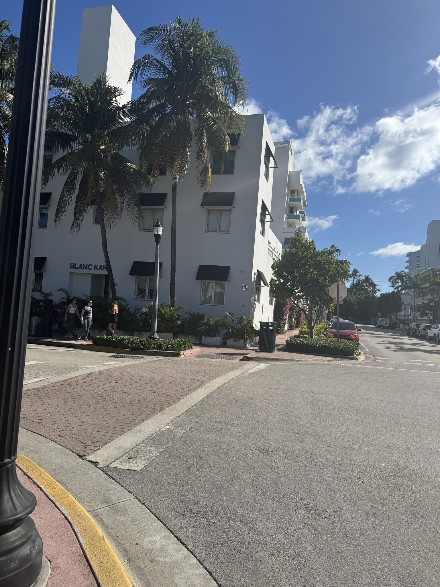 Building Photo - 220 Collins Ave