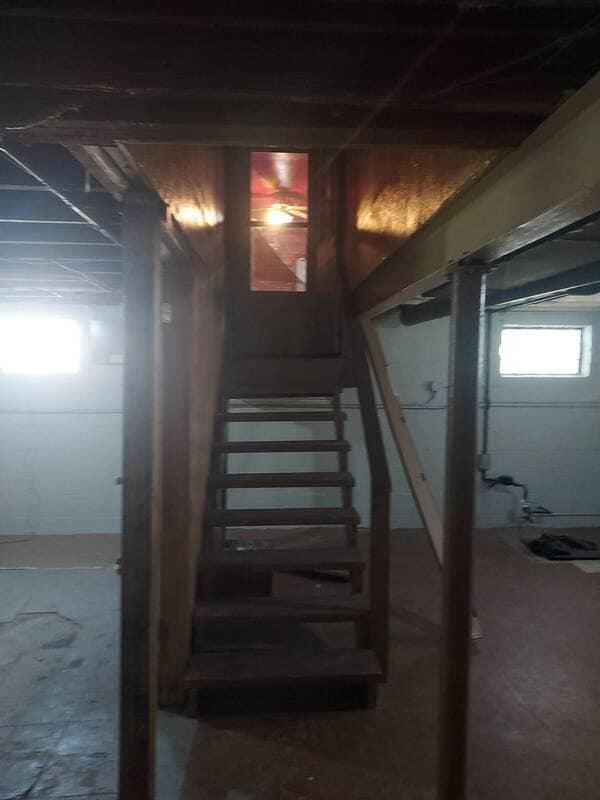 Building Photo - 714 W 49th Ave