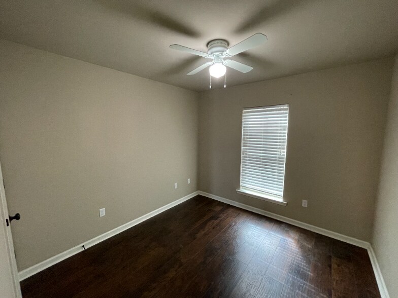 Building Photo - 42169 Broad Walk Ave