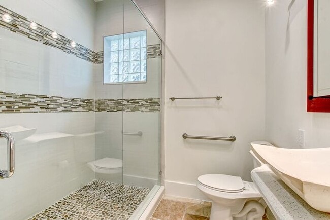 Building Photo - Stunning 5-Bedroom Pool Home on Nearly 2 Acres!