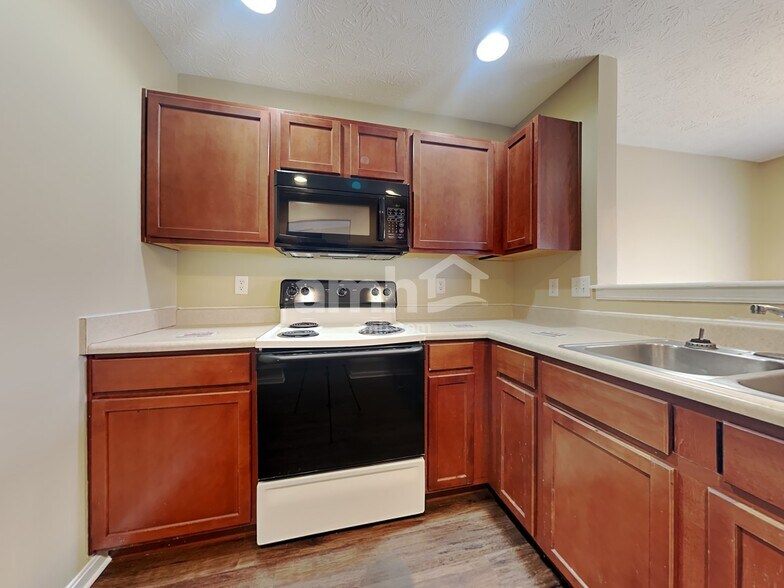 Building Photo - 1015 Meadowsweet Dr