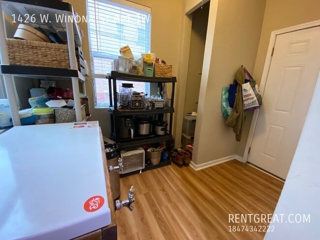 Building Photo - 1426 W Winona St