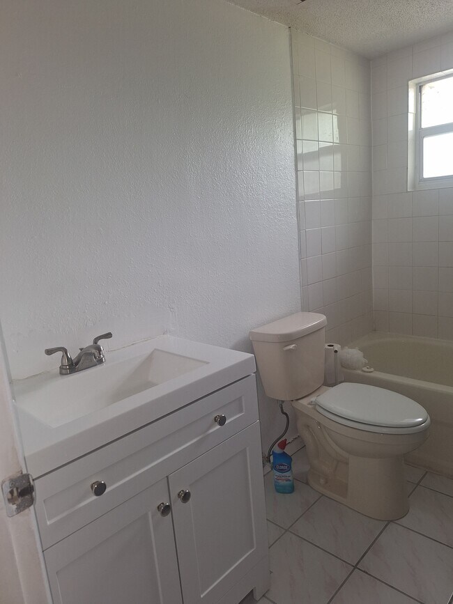 Building Photo - 5117 Beacon Hill Dr