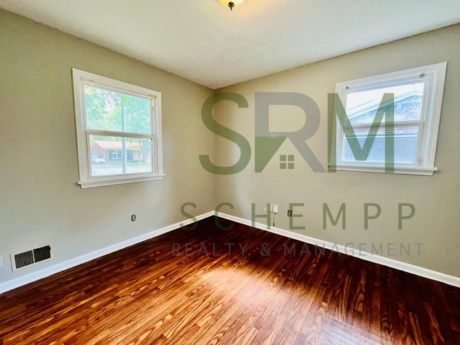 Building Photo - **NOW AVAILABLE** Updated 3BR Ranch in Shively Section 8 Accepted