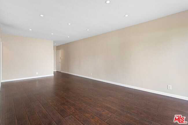 Building Photo - 5961 Chula Vista Way
