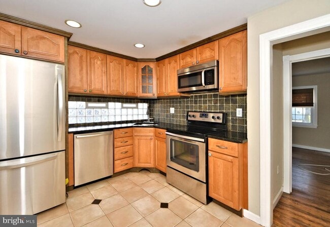 Building Photo - 660 Osborne Ave