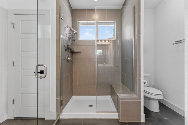 Building Photo - 2206 Hermia St