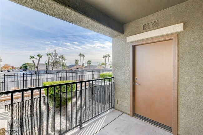 Building Photo - 6868 Sky Pointe Dr