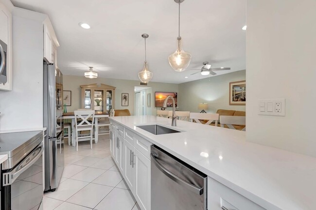 Building Photo - 14716 Canalview Dr