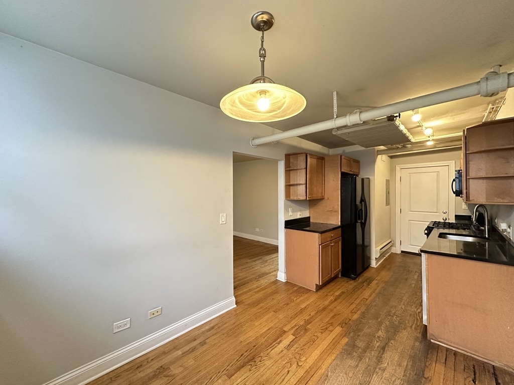 Building Photo - 728 W Addison St