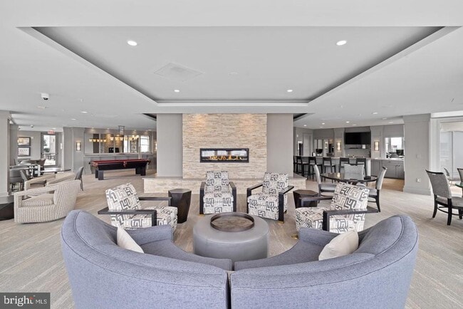 Building Photo - 8220 Crestwood Heights Dr