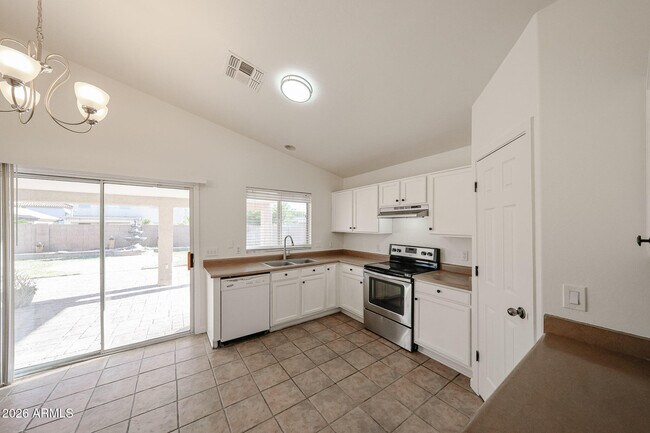 Building Photo - 12811 N Palm St