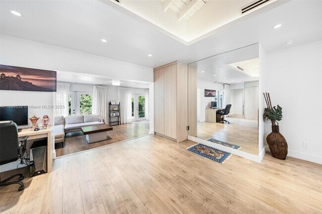 Building Photo - 919 Granada Groves Ct