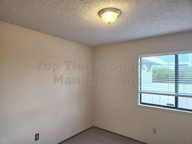 Building Photo - Spacious 4 Bed/2 Bath /1,970 square foot h...