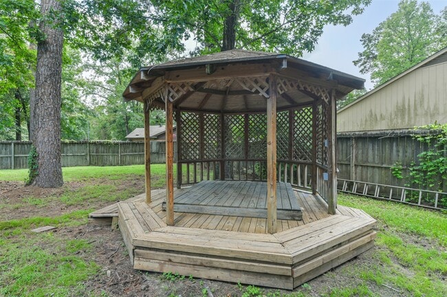 Building Photo - 2203 Riverford Dr