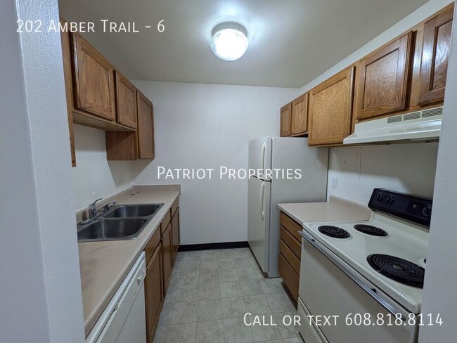 Primary Photo - 2 bedroom/ 1 bath apartment in Sun Prairie...