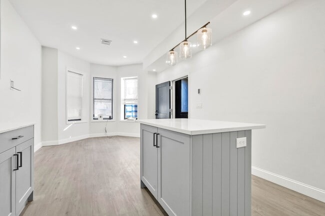 Building Photo - 1308 Rogers Ave