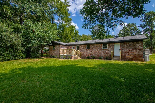 Building Photo - 6 Dee Dee Cir