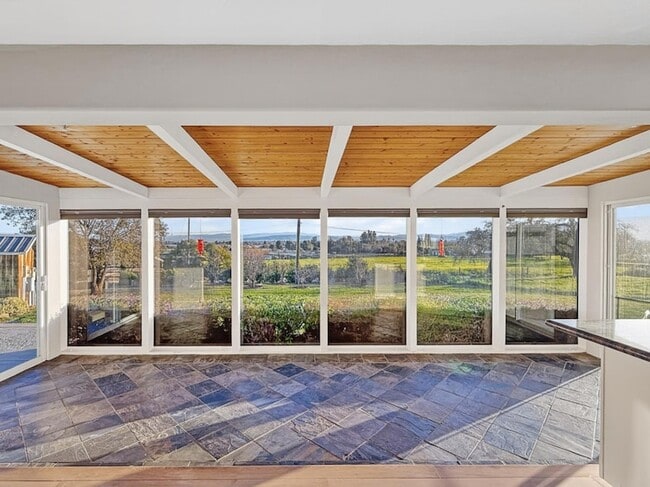 Building Photo - 2800 Roop Rd