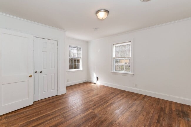 Building Photo - 3 Bed/2 Bath with a great back yard!