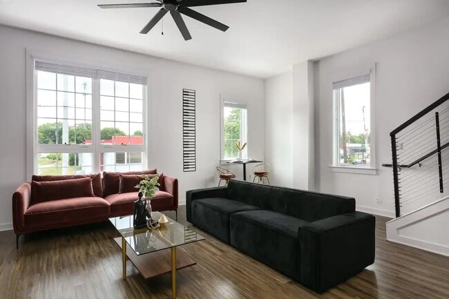 Building Photo - 738 Douglas Ave