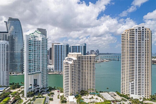 Building Photo - 888 Brickell Key Dr