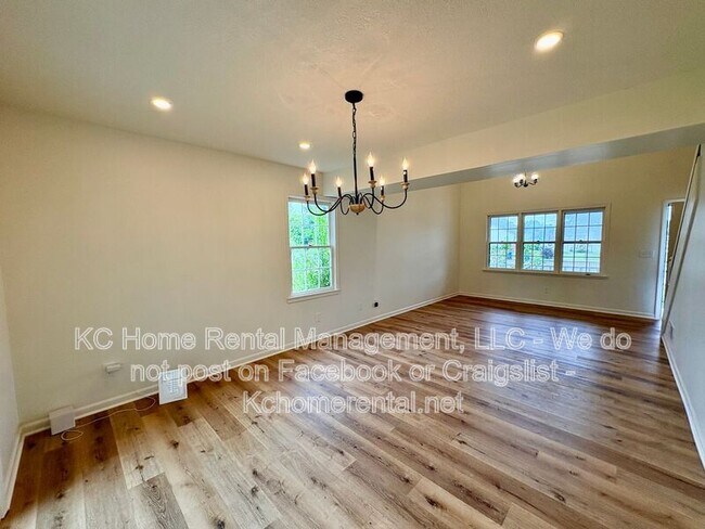 Building Photo - 307 E Main St