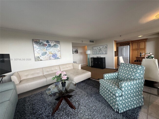 Building Photo - 2555 Collins Ave