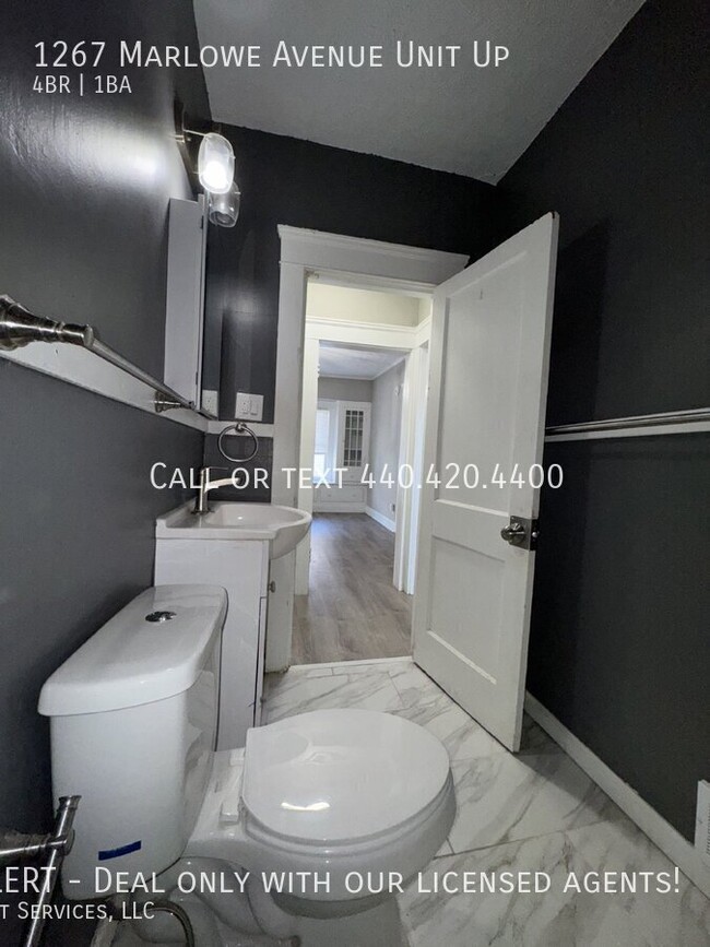 Building Photo - Updated 4 bed 1 bath 2 floors unit with a ...