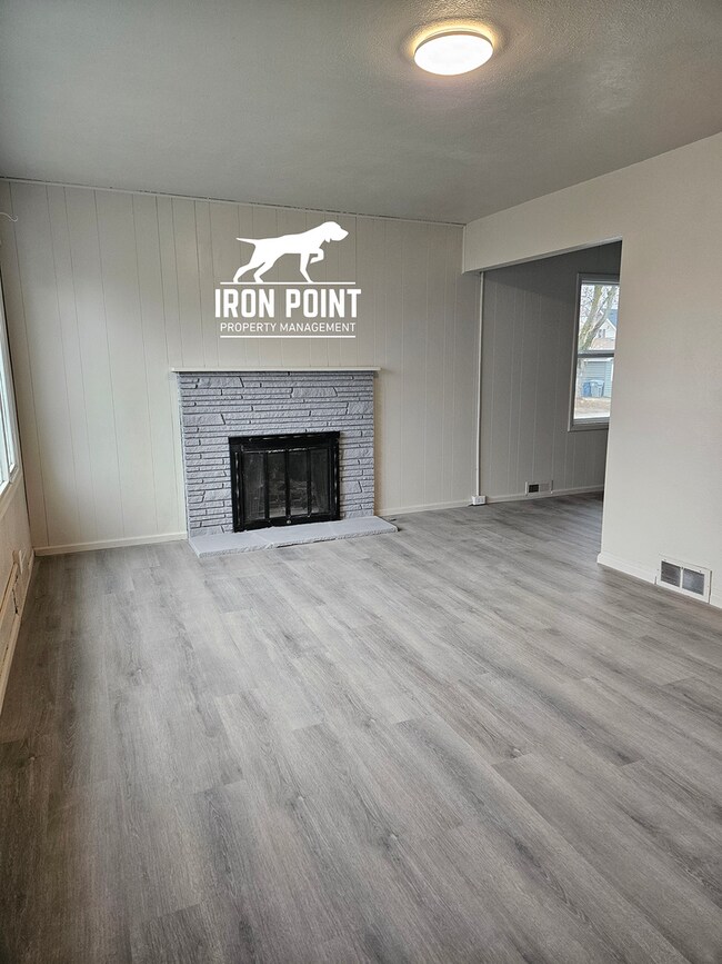 Building Photo - Move-in Special-Renovated 3bed/2bath home w/gas fireplace, garage, near downtown Caldwell.