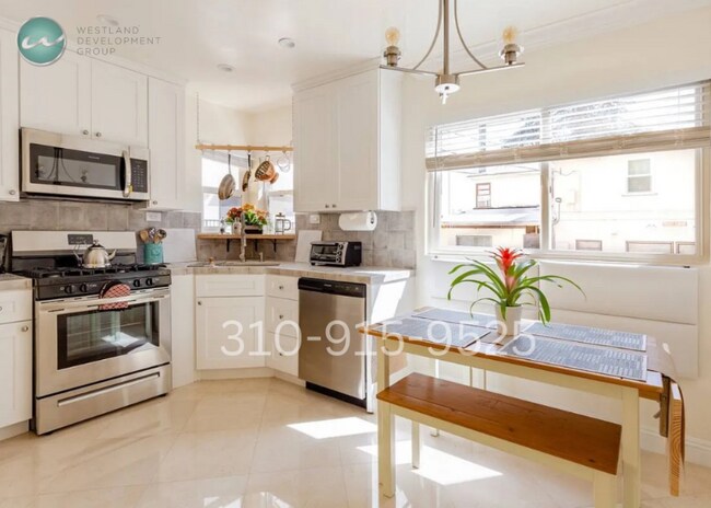 Building Photo - 11817 Darlington Ave