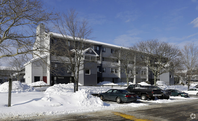 Algonquin Heights - 1 Algonquin Ter Plymouth MA 02360 | Apartment Finder