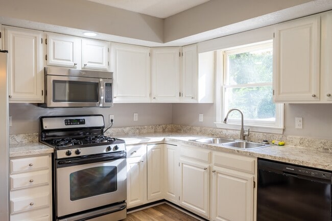 Building Photo - 4520 Ventura Dr