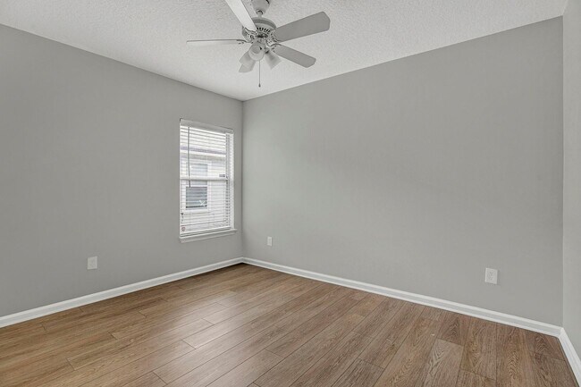 Building Photo - Renovated 5 bedroom/3 bathroom home in Wor...