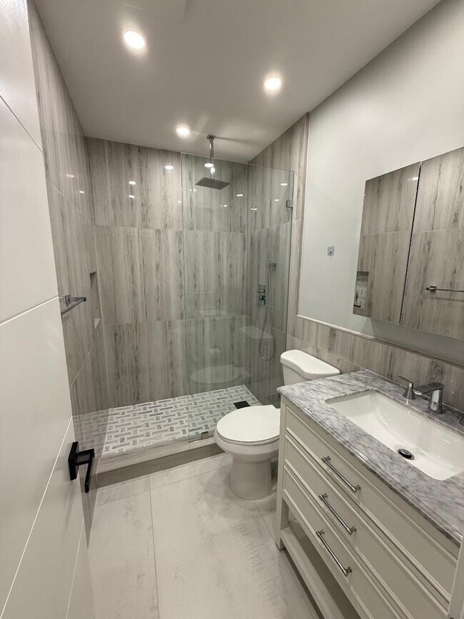 Building Photo - 2191 NE 68th St