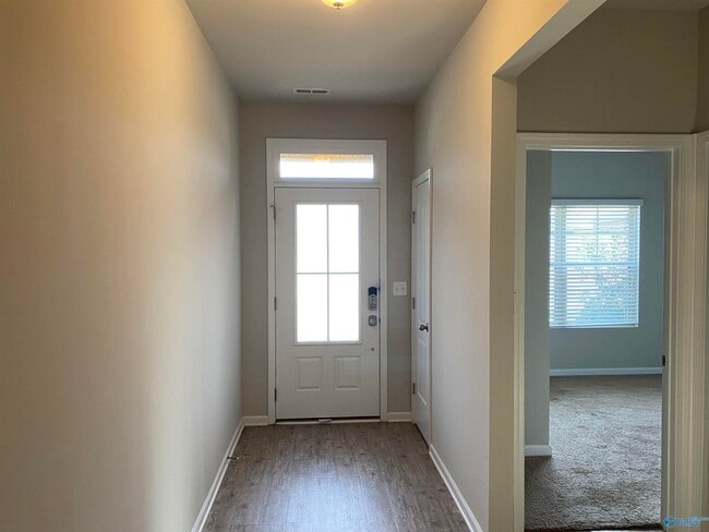 Building Photo - 102 Oak Path Ln
