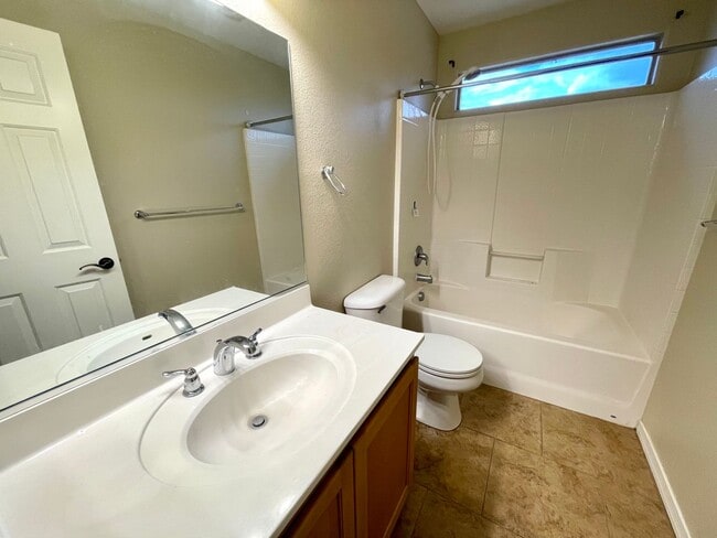 Building Photo - Beautiful 3 Bedroom Home in Cul de Sac!