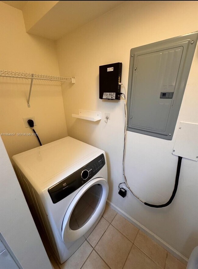 Building Photo - 19501 W Country Club Dr