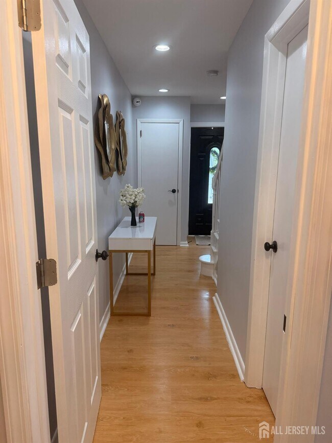 Building Photo - 84 2nd St