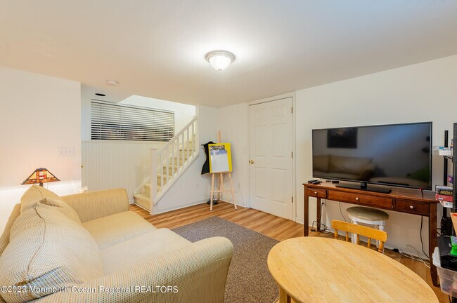Building Photo - 303 Bell Pl