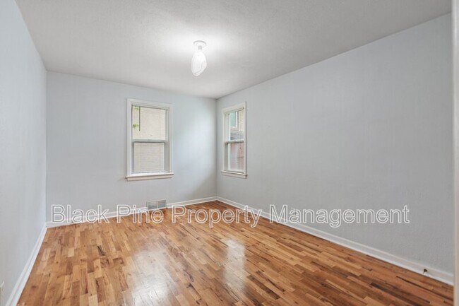 Building Photo - 4820 W.Franklin St.