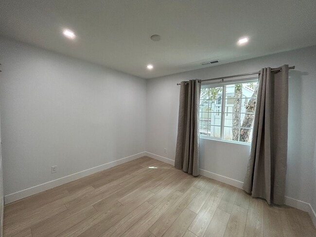 Building Photo - 2 Bedroom 2 Bathroom Condo Salt Lake City