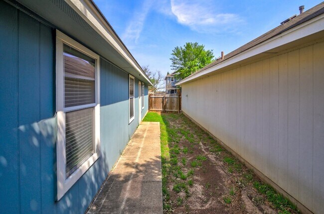Building Photo - 4620 Best Way