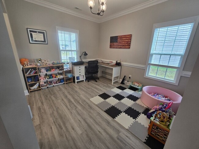 Building Photo - NEW LISTING!!!!!