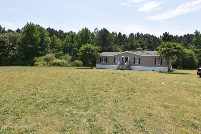 Building Photo - Spacious 3-Bed, 2-Bath Manufactured Home o...