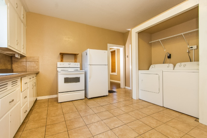 Building Photo - 571 Angella St