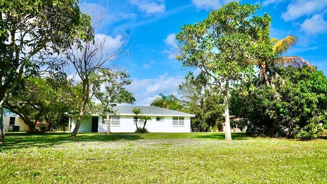 Building Photo - Waterfront 3BR Home on Canal | Spacious Yard | Lawn Care Included | Pet Friendly