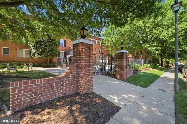 Building Photo - 504 Bashford Ln