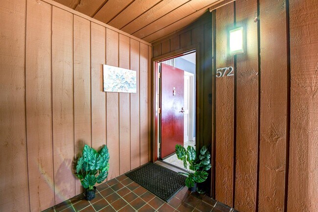 Building Photo - 572 Sanderling Ct