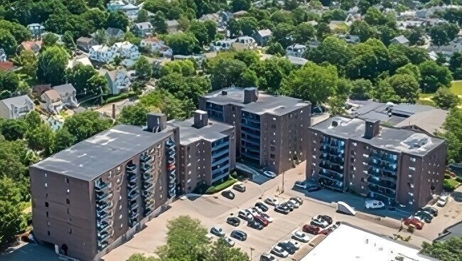 Building Photo - 32 Whites Ave